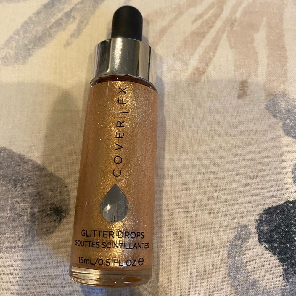Glitter drops for perfect subtle but glowy skin!